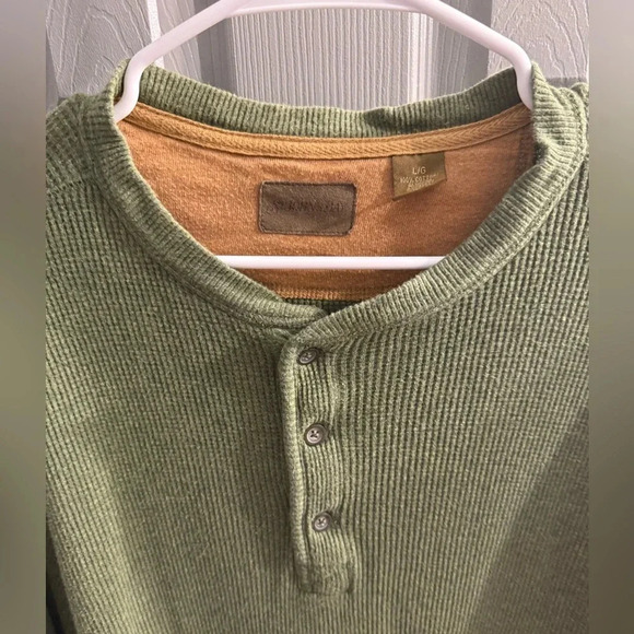 Men’s St John’s Bay Waffle long sleeve thermal shirt with three buttons in green - Picture 2 of 6